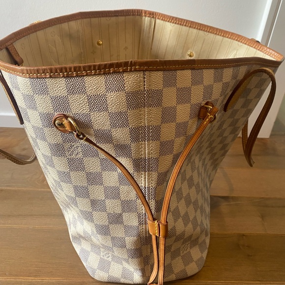 (SOLD). Authentic Louis Vuitton Neverfull MM Azur - Picture 10 of 12